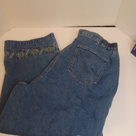 JM Collection Capri Jeans Womens Size 12P Blue Embroidered Leg High Rise Stretch - Picture 1 of 7
